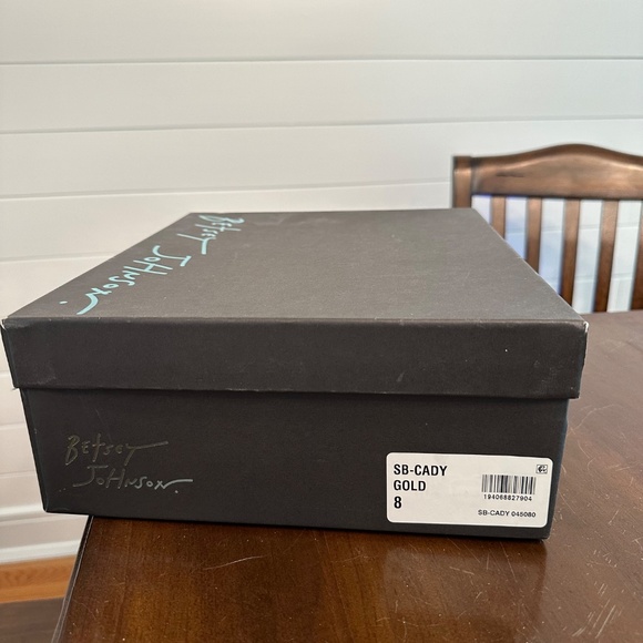 Betsey Johnson Cady Gold Size 8 New Never Worn - Picture 4 of 6